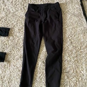 Lululemon Commission pant. Black. 33 waist
